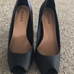 Torrid peep toe pumps